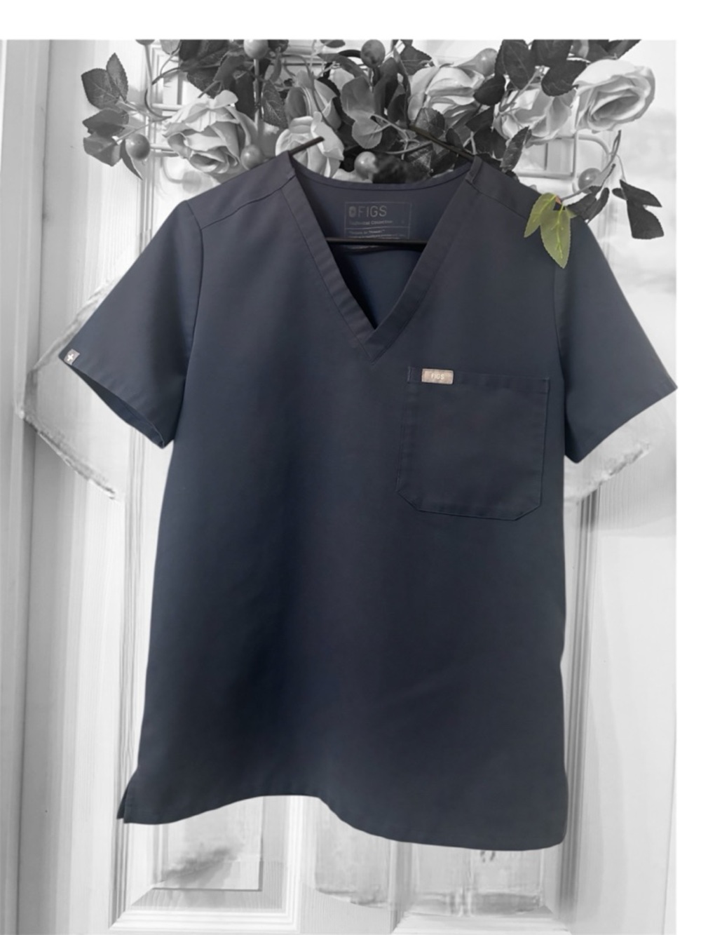 FIGS Women’s gret V-Neck Medical Scrub Top